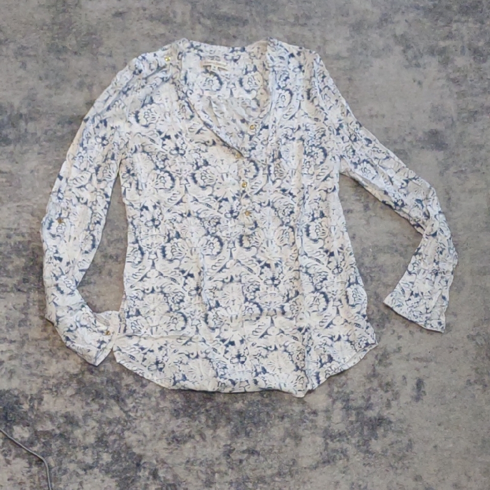 TravelSmith Cream Fitted Long Sleeve Blouse